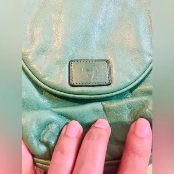 🚫 sold 🚫 Aigner Sling Bag (Open to reasonable offer) - Picture 2 of 10